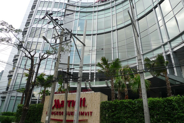 12月10日 曼谷素坤逸路再無空中電線